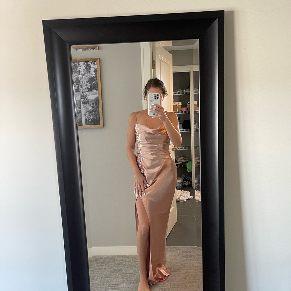 SACHIN & BABI JENNINGS RUCHED HAMMERED SATIN SIDE-SLIT GOWN